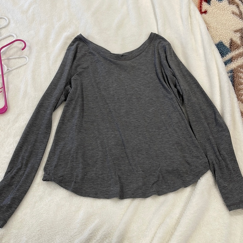 Lululemon long sleeve, with partial open back! Flowy style! Size 10!